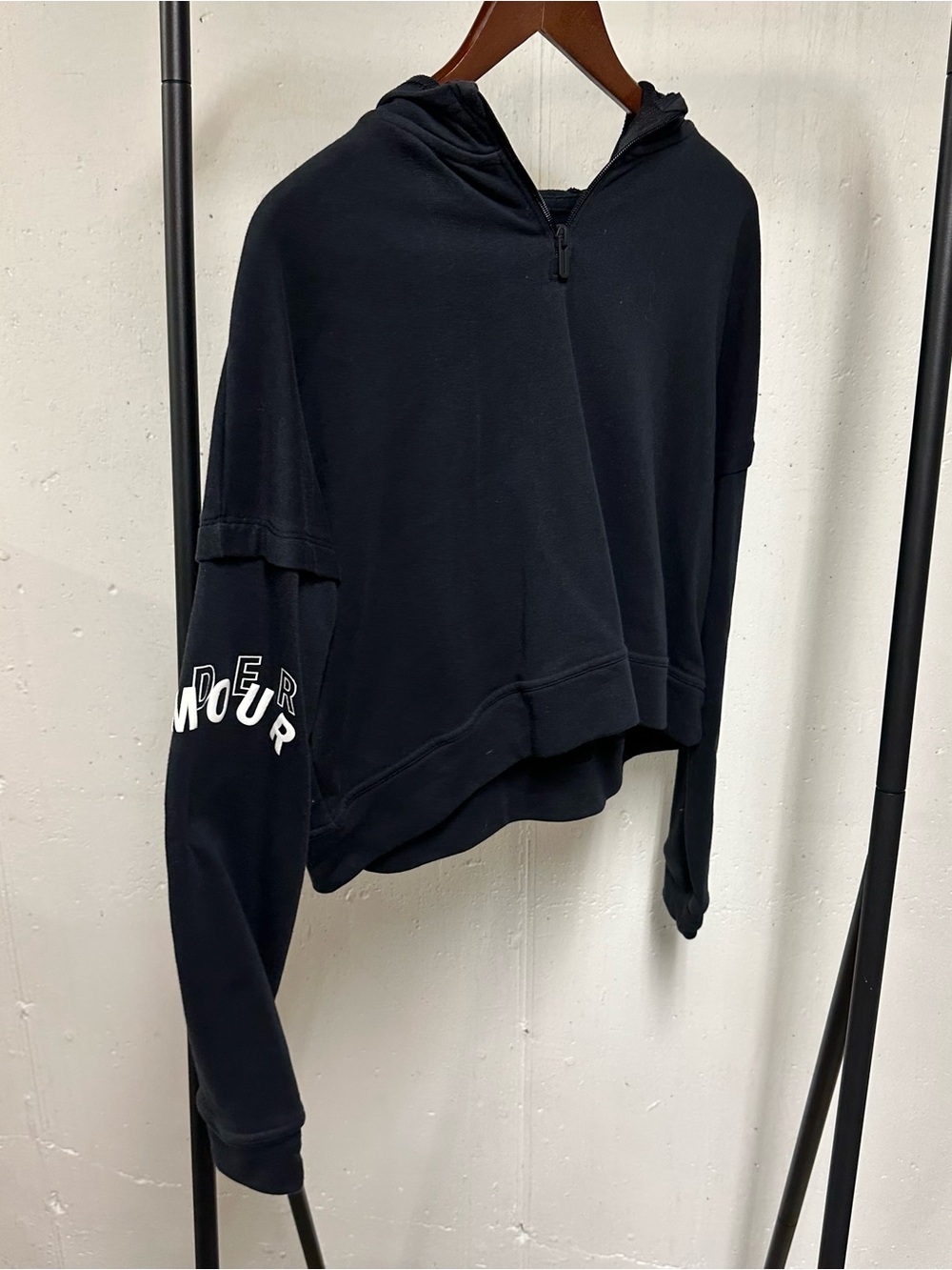 Under Armour Black Zip-Neck Lightweight Pullover 🐠